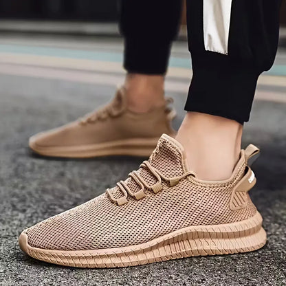 Sneakers met ademend mesh materiaal en rubberen zool