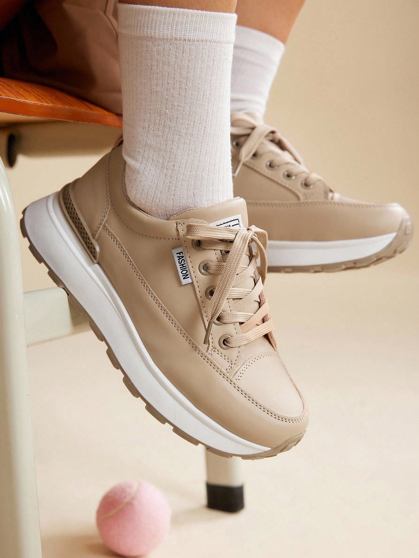 Sneakers met dikke zool en mesh-oppervlak