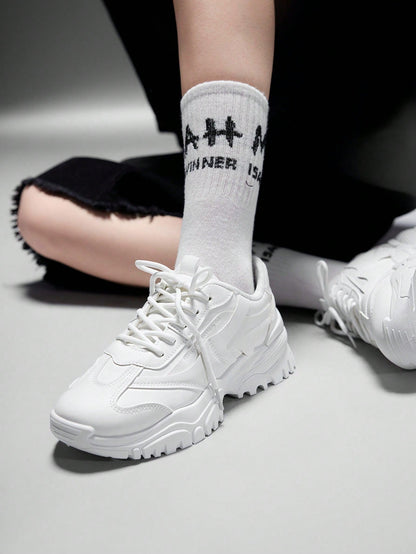 Sneakers met dikke zool en mesh-oppervlak