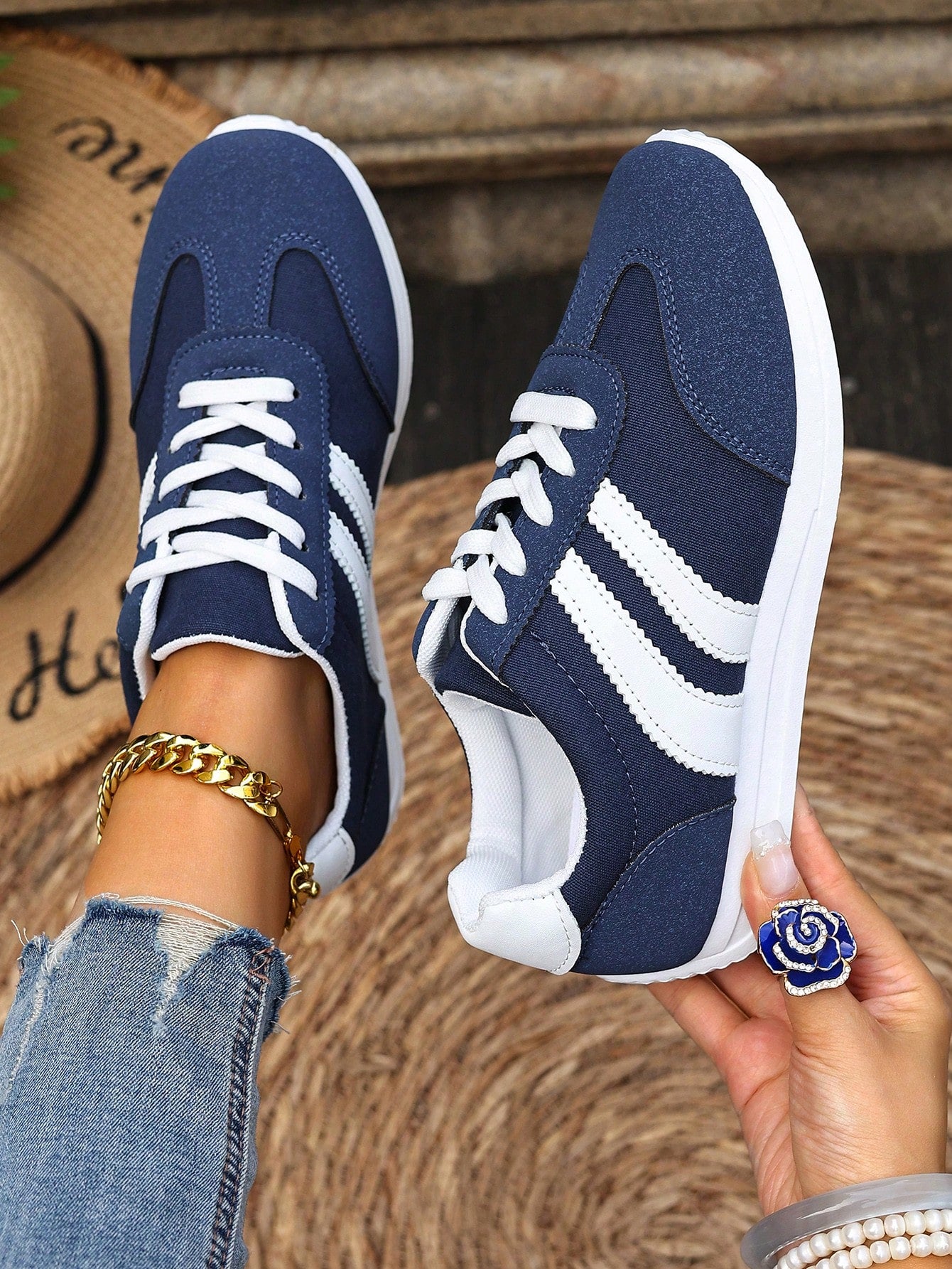 Kleurrijke Sneakers met Vetersluiting en Blokpatroon - Mode Vibes