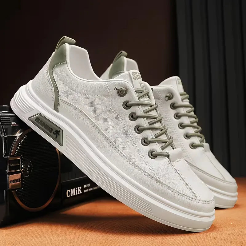 Sneakers met kunstleer en verhoogde rubberen zool