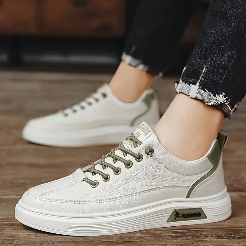 Sneakers met kunstleer en verhoogde rubberen zool