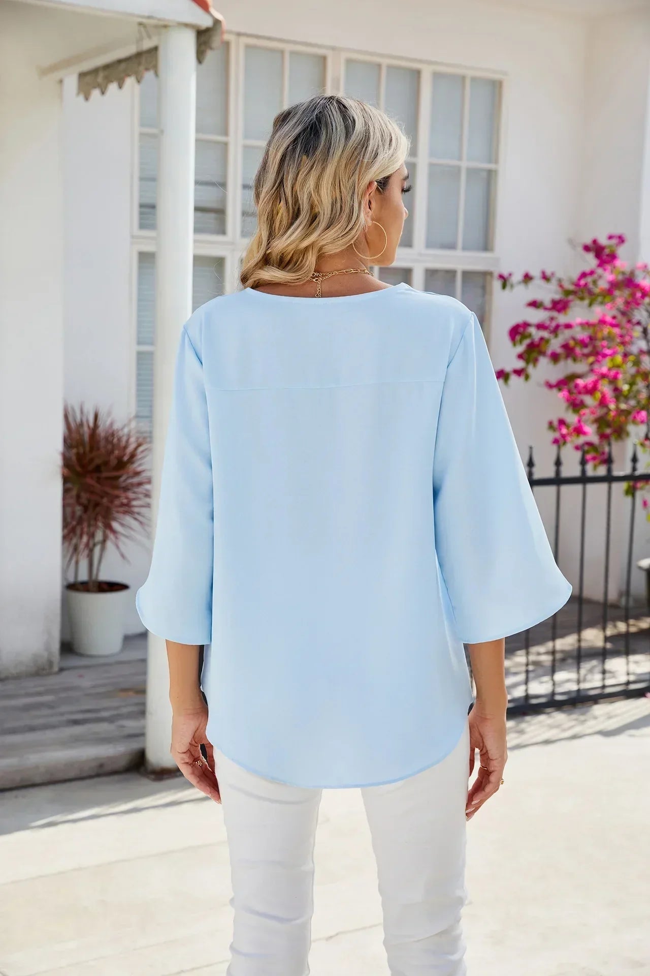 Sophie | Elegante camicetta estiva con scollo a V