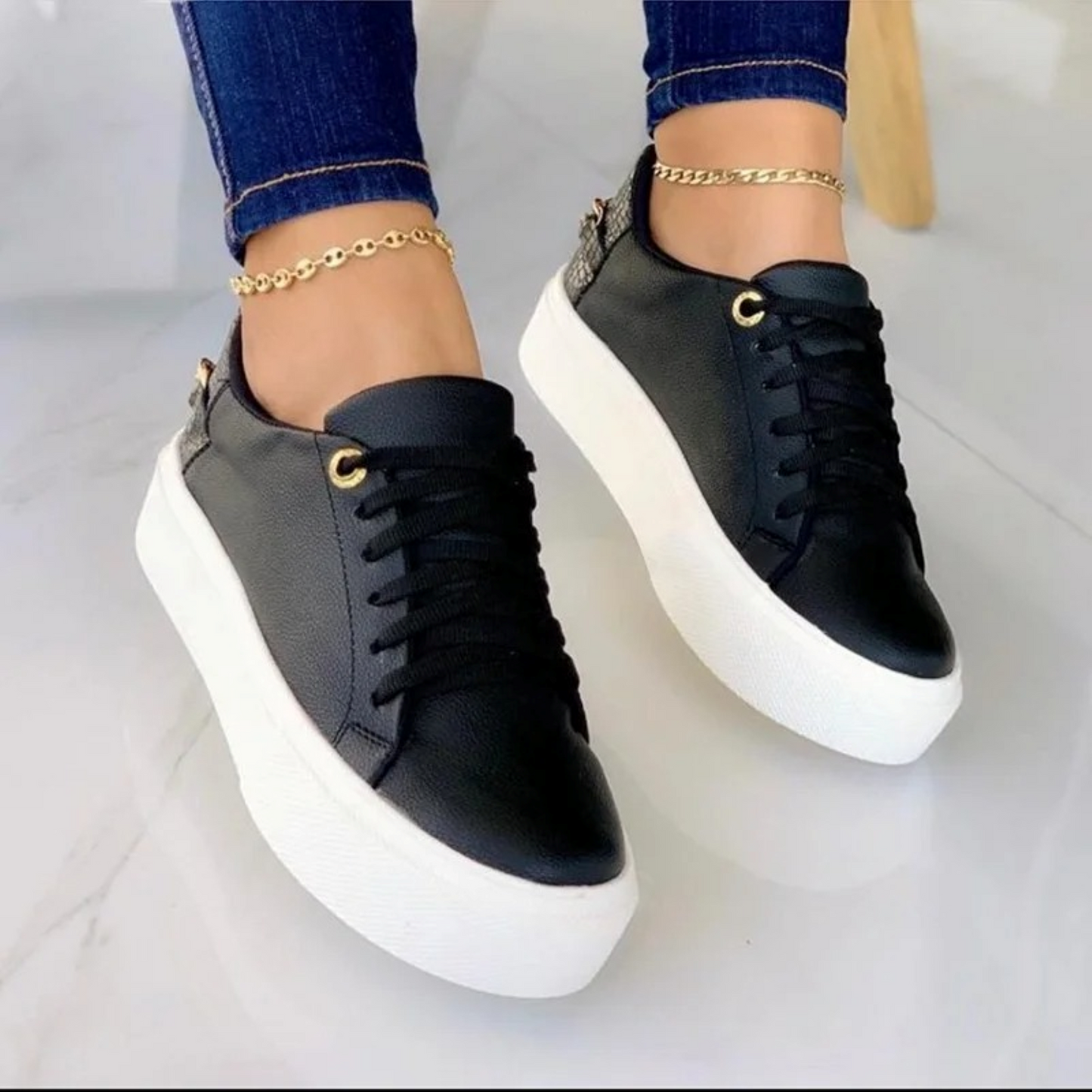 Witte Leren Sneakers met Ketting Comfortabele Loopschoenen