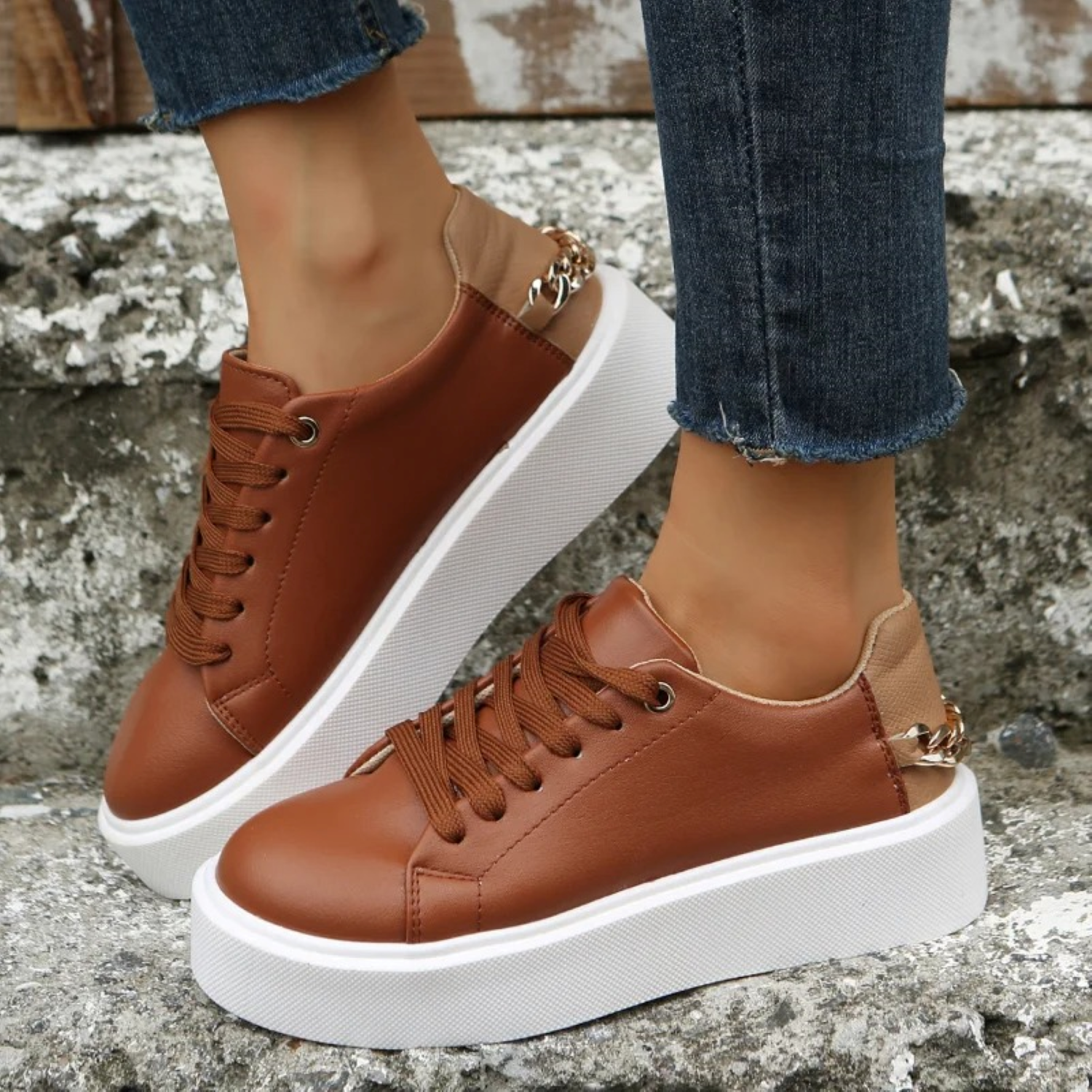 Witte Leren Sneakers met Ketting Comfortabele Loopschoenen - Mode Vibes