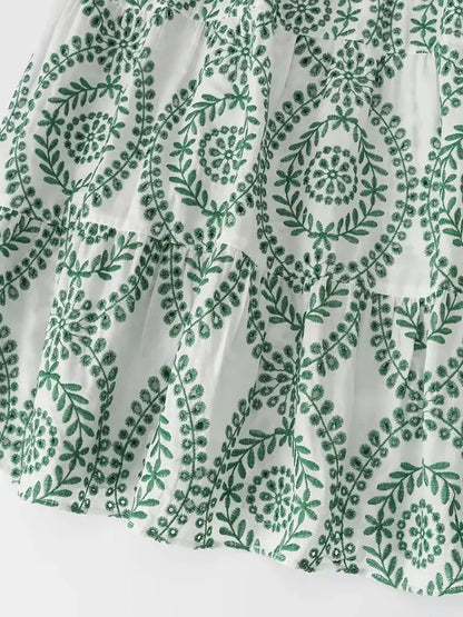 Zomerse Geborduurde Midi Jurk van FashionElegance