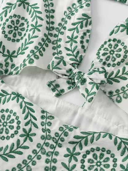 Zomerse Geborduurde Midi Jurk van FashionElegance