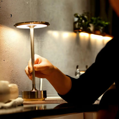 Stijlvolle Tafellamp Met Dimbare LED Verlichting