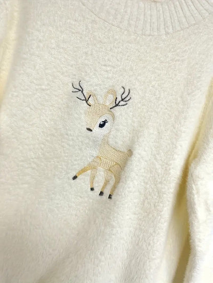 VogeLuxe | Dames Fuzzy Deer geborduurde coltrui 7