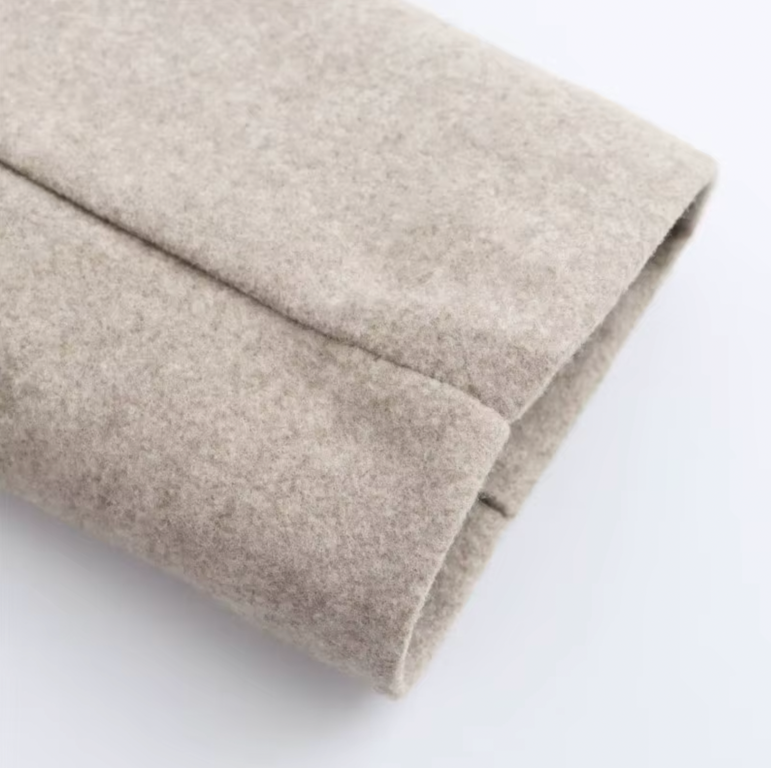 VogeLuxe | Dames lange jas met riem en kraag van imitatiebont 2