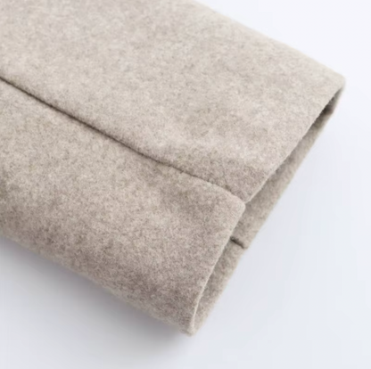 VogeLuxe | Dames lange jas met riem en kraag van imitatiebont 2