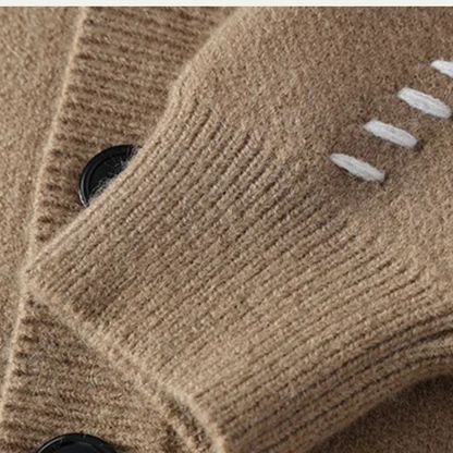 VogeLuxe | Heren V-hals Cardigan met Zwarte Knopen 2