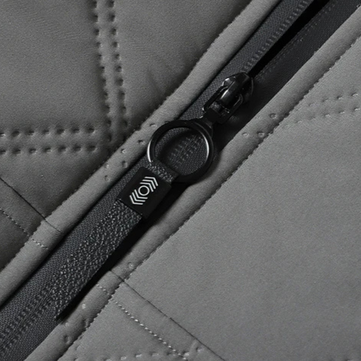 VogeLuxe | Heren gewatteerde capuchonjas met pluchen details 4