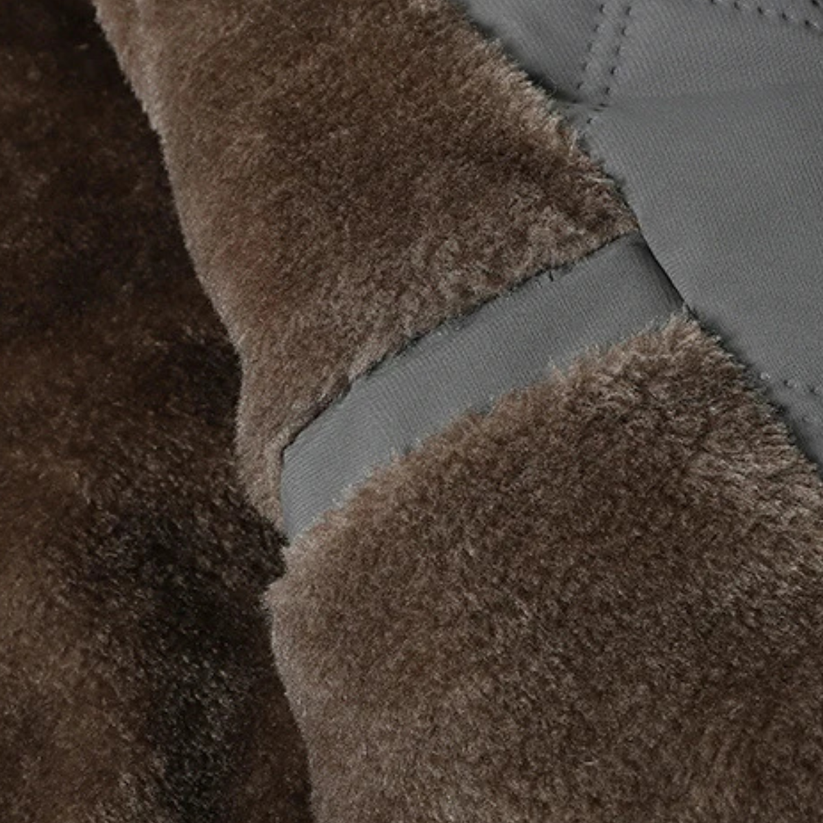 VogeLuxe | Heren gewatteerde capuchonjas met pluchen details 6