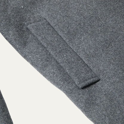 VogeLuxe | Herenjas met sherpavoering en knopen 2