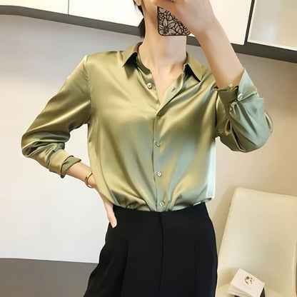Glossy's Luxe Satijnen Blouses: Tijdloze Elegante Tops in Effen Kleuren