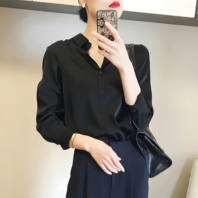 Glossy's Luxe Satijnen Blouses: Tijdloze Elegante Tops in Effen Kleuren