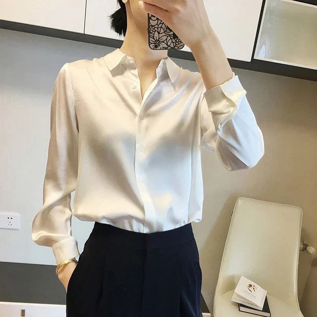 Glossy's Luxe Satijnen Blouses: Tijdloze Elegante Tops in Effen Kleuren