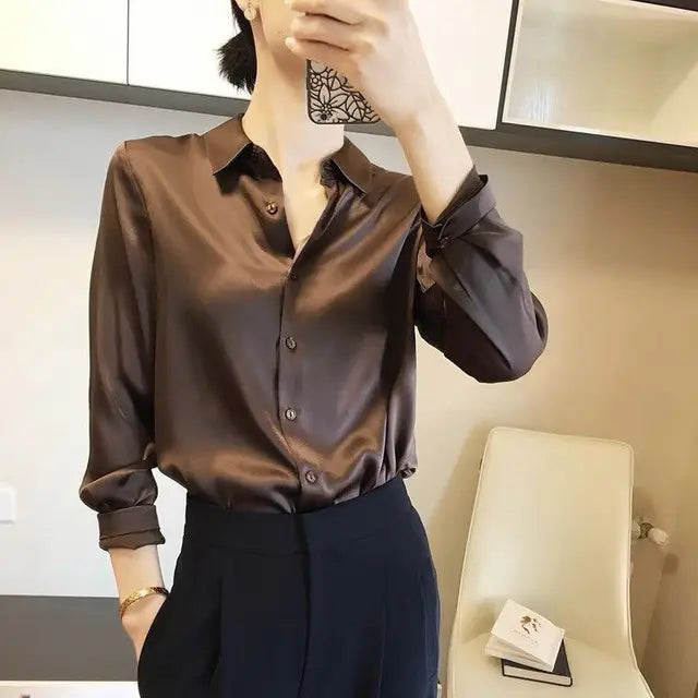 Glossy's Luxe Satijnen Blouses: Tijdloze Elegante Tops in Effen Kleuren