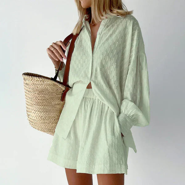 Vrouwelijke Zomeroutfit Blouse en Shorts Ademend en Chic