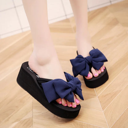 PlucheVogue Wigged Platform Sandalen