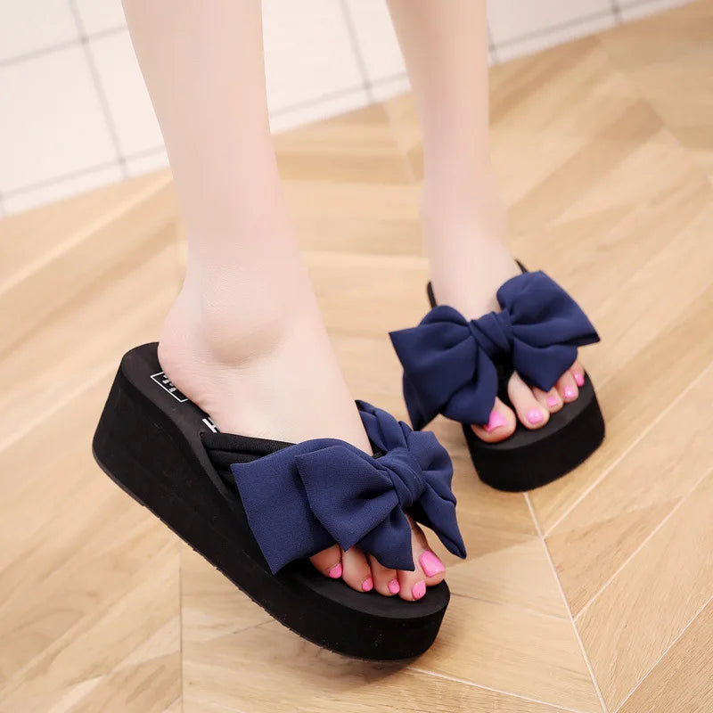 PlucheVogue Wigged Platform Sandalen