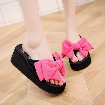 PlucheVogue Wigged Platform Sandalen