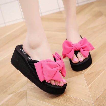 PlucheVogue Wigged Platform Sandalen