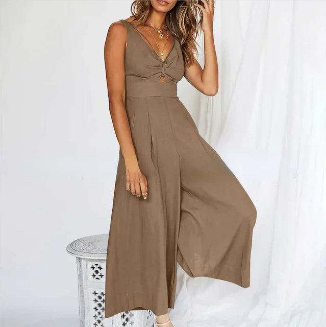 V-hals jumpsuit van Zonnestraal Mode.