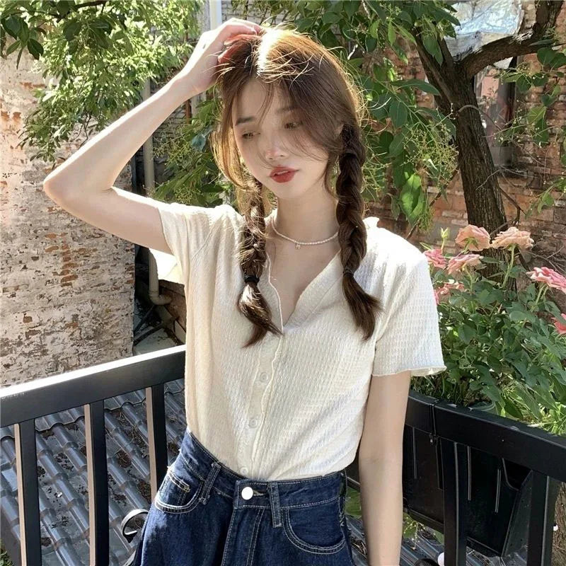 Sunniara V-hals Zomerse Knopenblouse