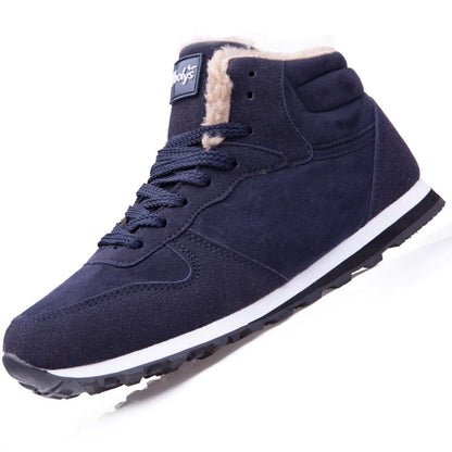 Zerra Ankle Boot in donkerblauw met een warme voering, perfect voor de koudere dagen. De combinatie van sportieve stijl en comfort maakt deze schoenen een ideale keuze voor dagelijks gebruik. De stevige zool zorgt voor grip en stabiliteit, terwijl de veters zorgen voor een goede pasvorm.