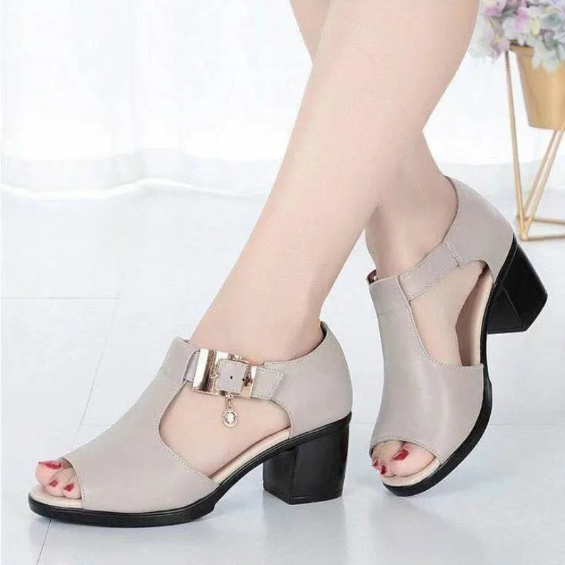 T-Strap Sandaal met Blokhak van Luna Lucida