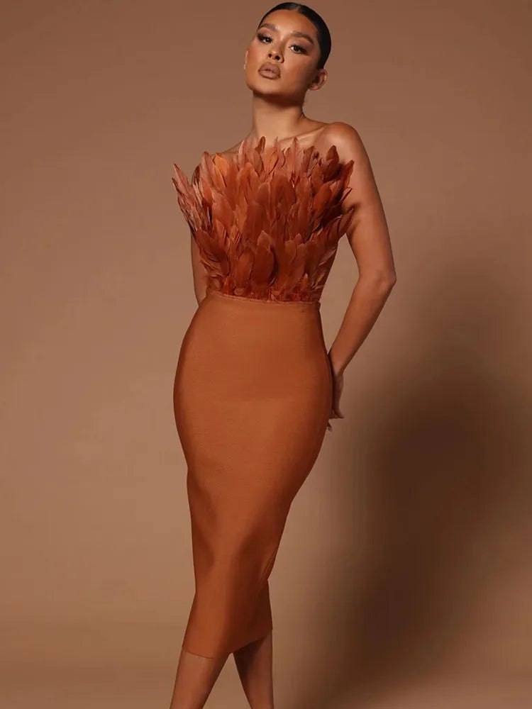 Betoverende Strapless Bodycon Jurk met Veren