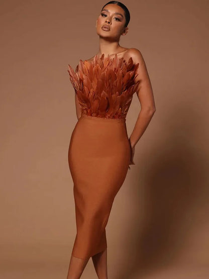 Betoverende Strapless Bodycon Jurk met Veren