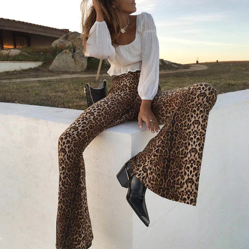 Vrouwelijke Flared Broek Alia Stijlvolle Hoge Taille - Mode Vibes