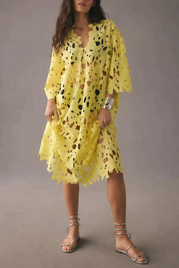 Bloemen Midi Jurk met Oogjesveter Zomerjurk Vrouw - Mode Vibes