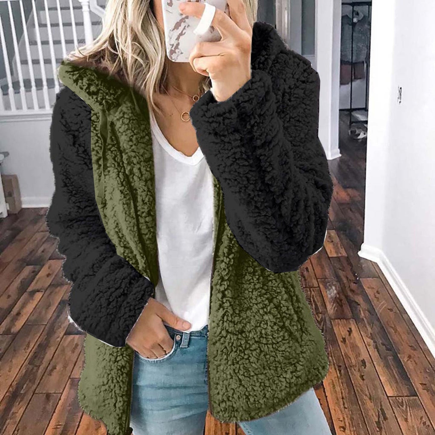 Dames Fleece Vest Zacht met Capuchon en Contrasterende Mouwen - Mode Vibes