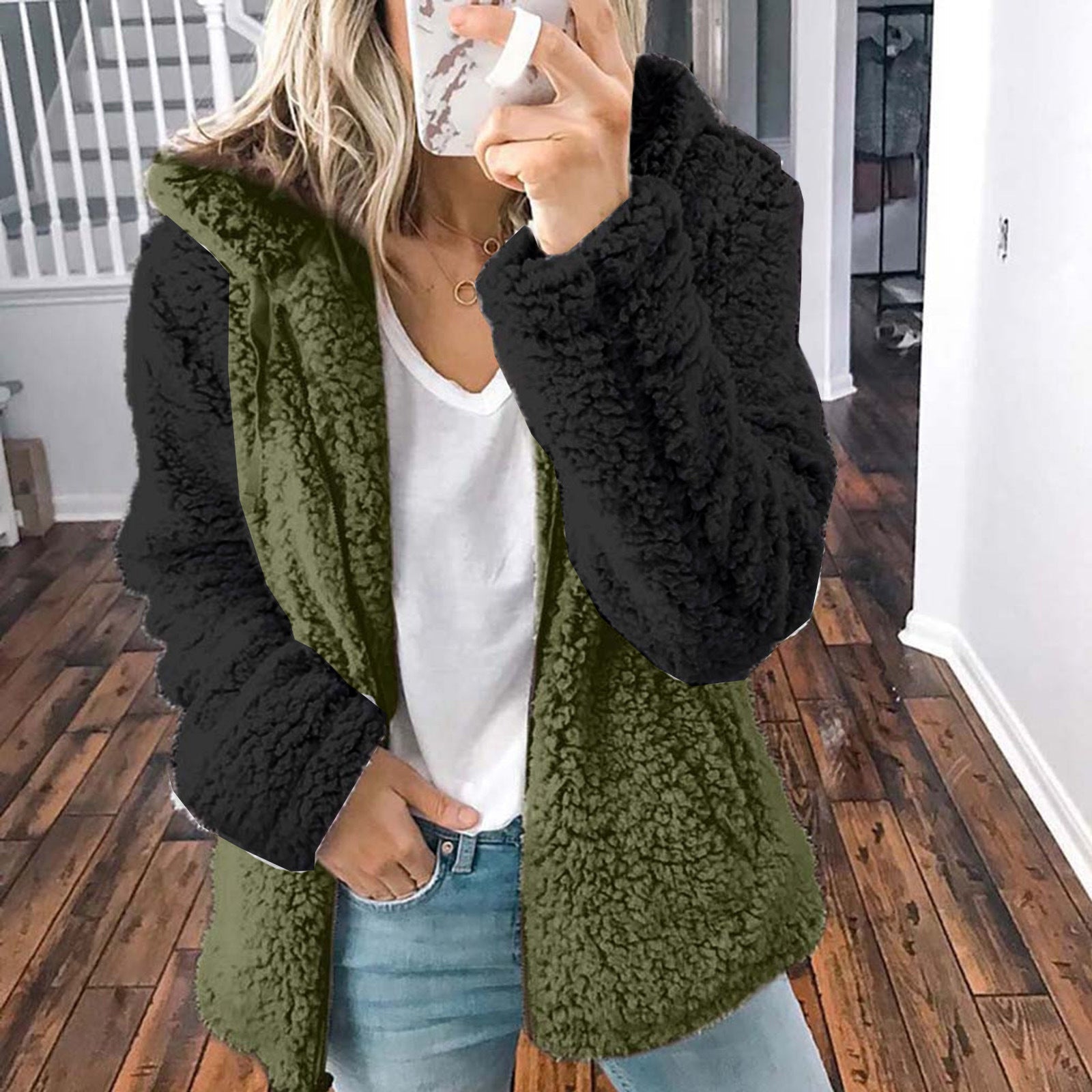 Dames Fleece Vest Zacht met Capuchon en Contrasterende Mouwen - Mode Vibes
