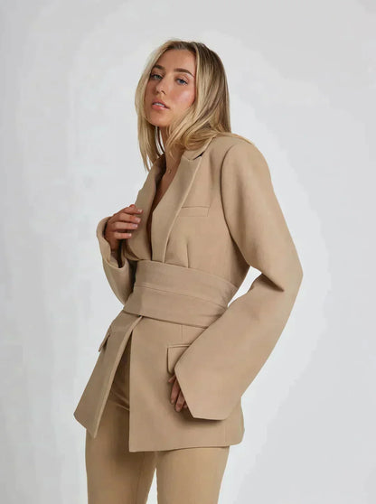 Dames Blazer met Extra Riemen en Knopen - Mode Vibes