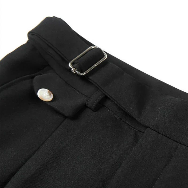 Dries | Korte broek met elegantie in de kleur Zwart voor heren in stijl ideaal voor de lente.