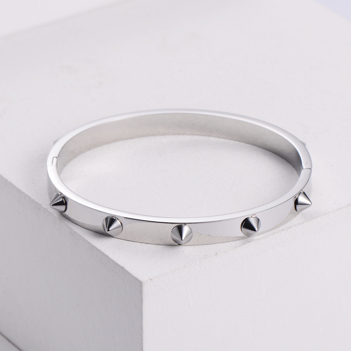 Dames RVS Armband met Studs Elegant Zilverkleurig