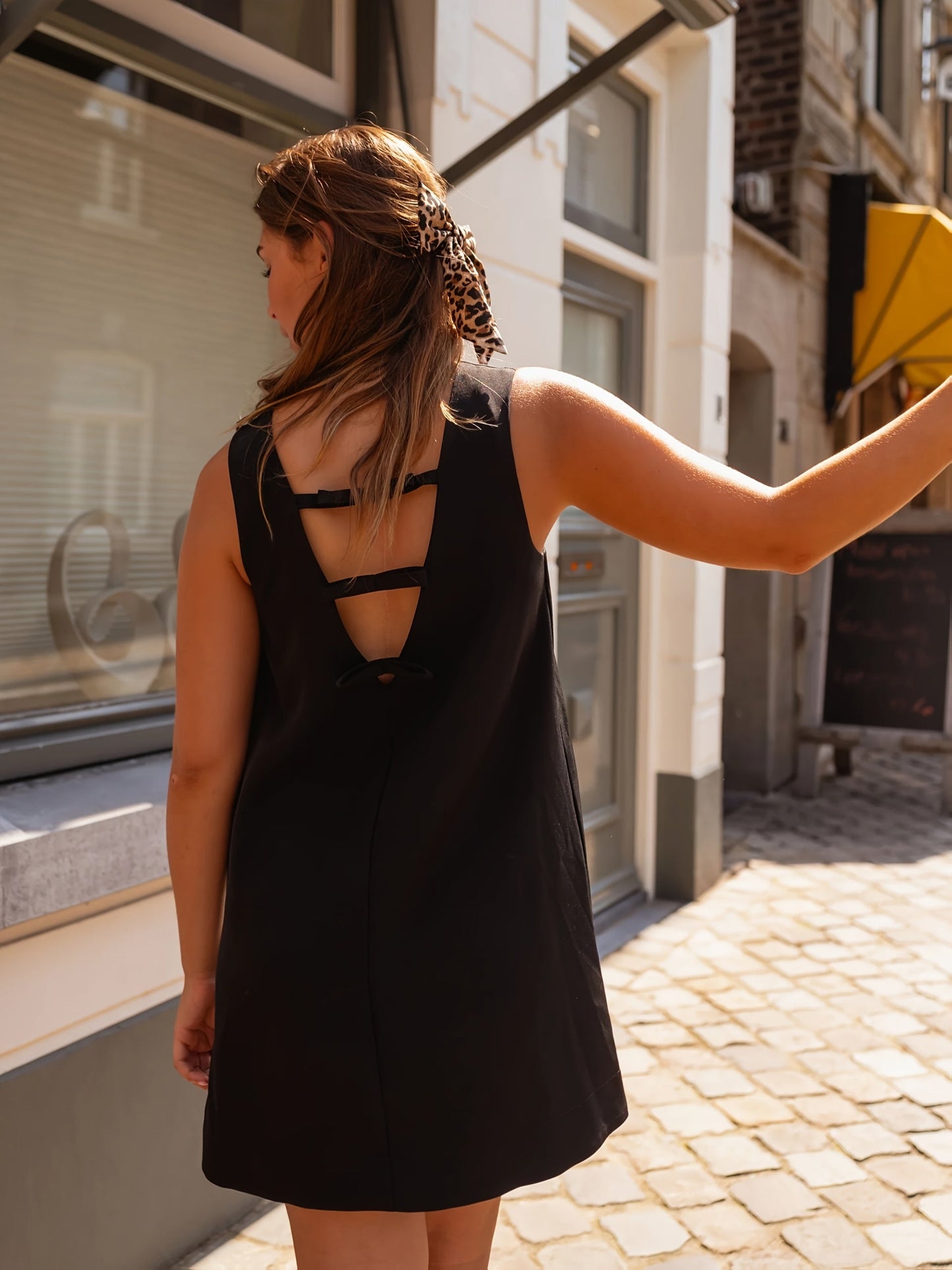 Dames Losvallende Jurk Open Rug Met Strikdetail