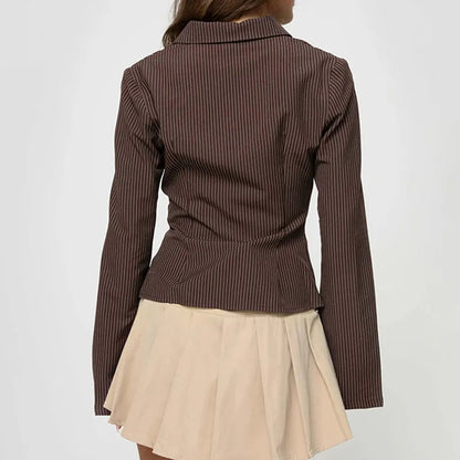 Elegante Blouse met Flared Mouwen en Slim-Fit Pasvorm