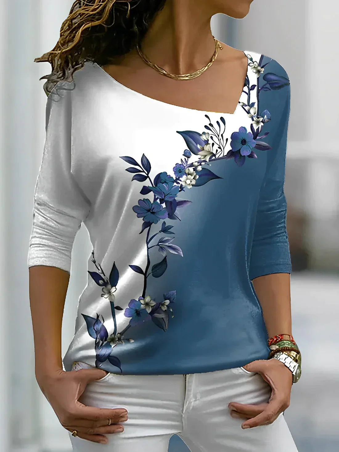 Vrouwelijk Kunstshirt Bloemig Contrasterend Design - Mode Vibes
