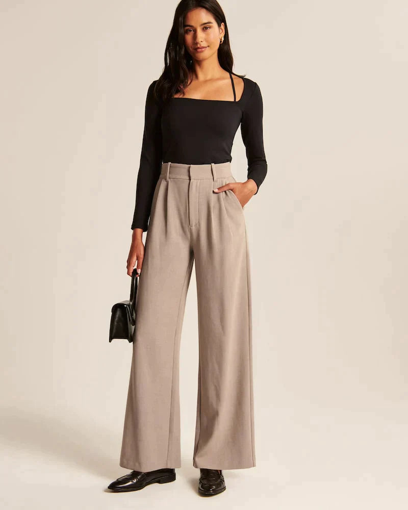 Femke | Elegante getailleerde damesbroek in de kleur Zwart voor dames in stijl ideaal voor de lente.