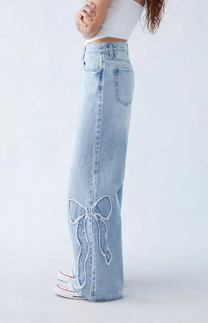 Vrouwelijke Jeans met Strik Detail