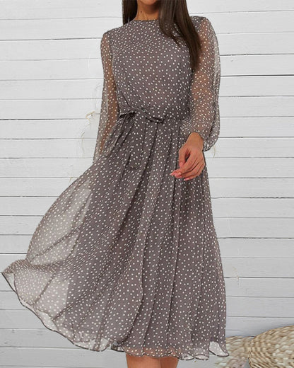 Isabelle | Elegante losse jurk met stippen in de kleur Koffie voor dames in stijl ideaal voor de herfst.