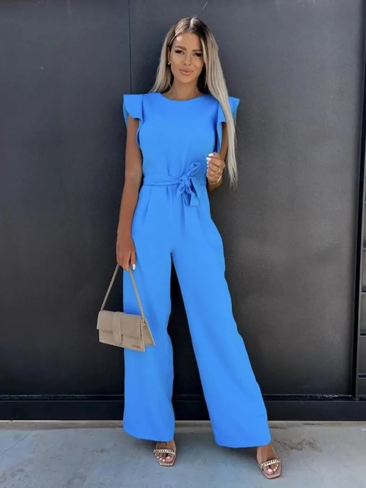 Ultieme elegantie - deze jumpsuit is een stijlvolle keuze met prachtige wijde pijpen voor een trendy uitstraling. Kenmerken zijn onder andere een ronde halslijn, lichte rekbaarheid voor comfort en een perfecte pasvorm die flatteert.