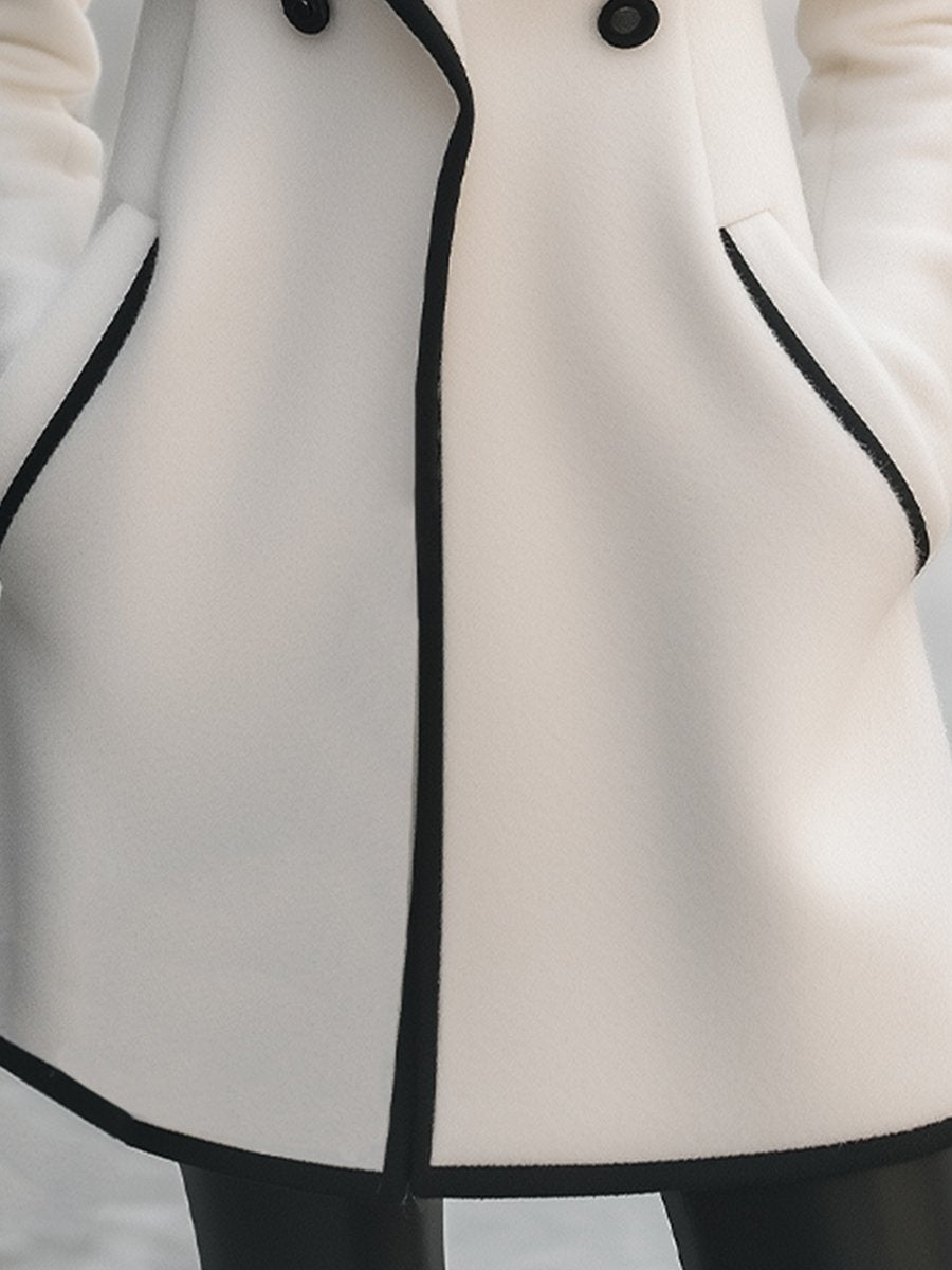 Witte Damesjas met Zwarte Biezen – Dubbelrijig & Elegant