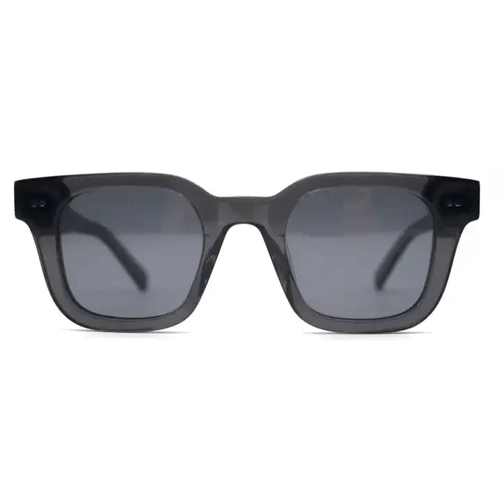 Lex | Zonnebril met donkere glazen in de kleur Grijs voor heren in stijl ideaal voor de lente.